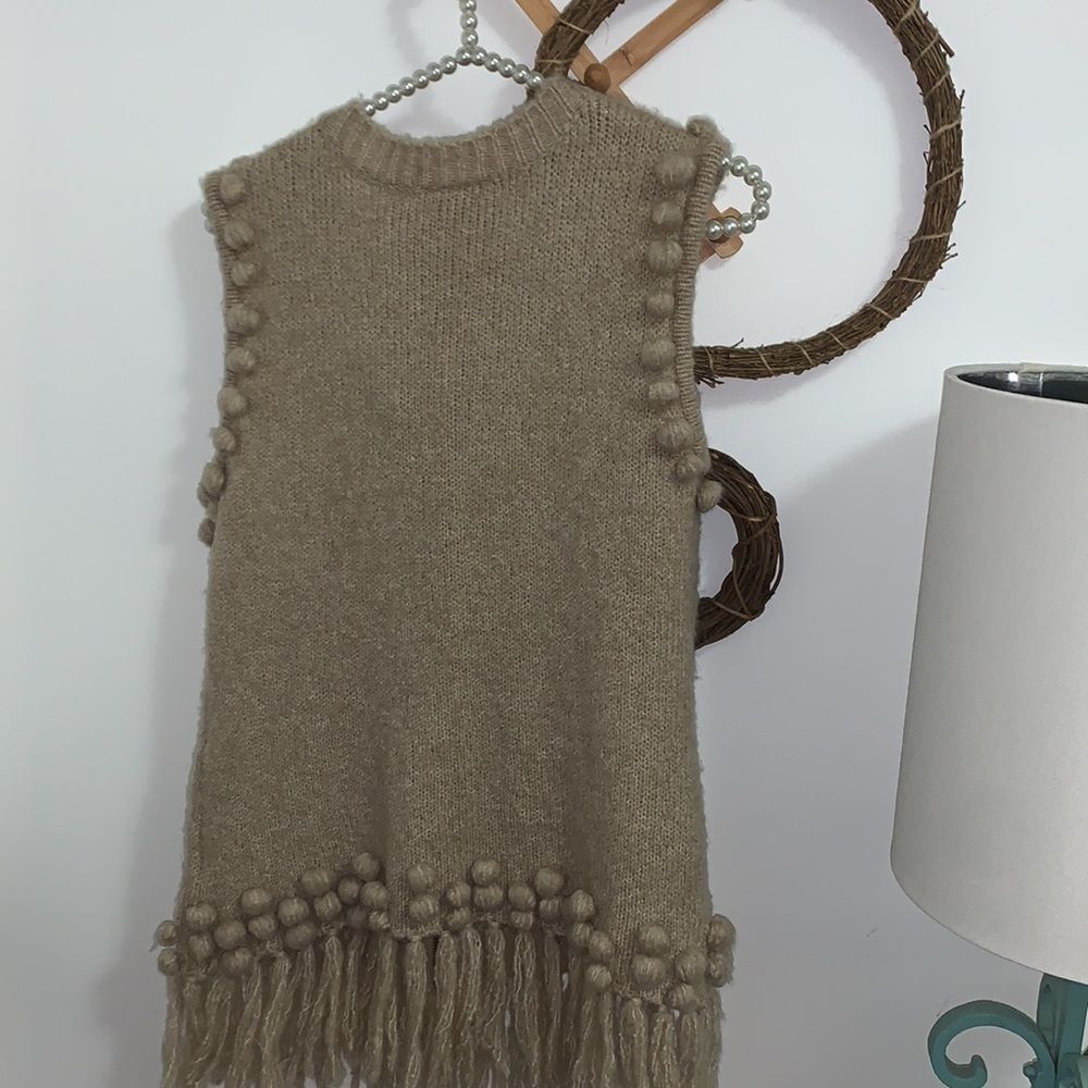 Romeo & Juliet couture large sweater vest - Picture 6 of 7